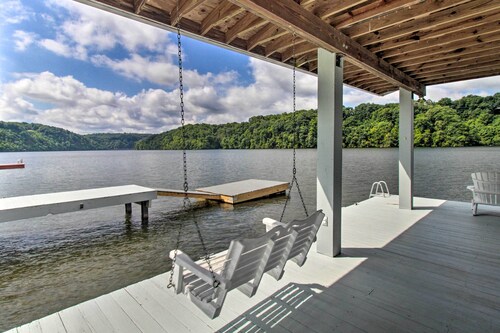 Lakefront Hiwassee Home w/ Private Dock & Deck!