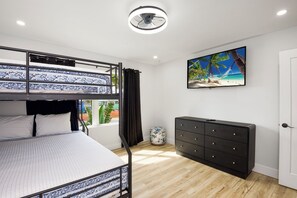 3 bedrooms, iron/ironing board, Internet, bed sheets