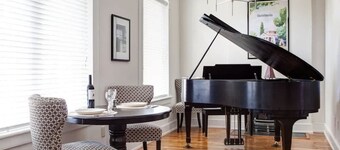 Prime Downtown Mall Flat with Free Parking