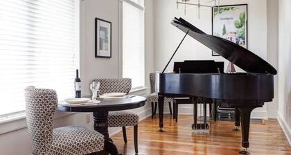 Prime Downtown Mall Flat with Free Parking