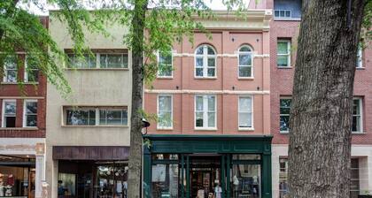 1 makuuhuone, 2 kylpyhuonetta, mahtuu korkeintaan 4