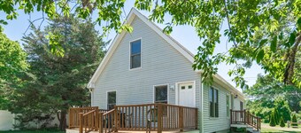 Beautiful 3 bedroom  2 bath Home / Close to Town & Beach