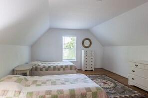 3 chambres, bureau, fer et planche à repasser, accès au Wi-Fi (inclus)