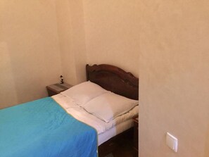 2 habitaciones, tabla de planchar con plancha y internet 