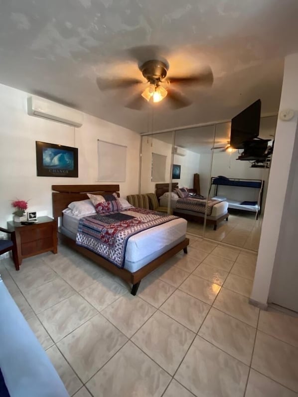 1 soverom, strykejern/-brett, wi-fi (inkludert) og sengetøy