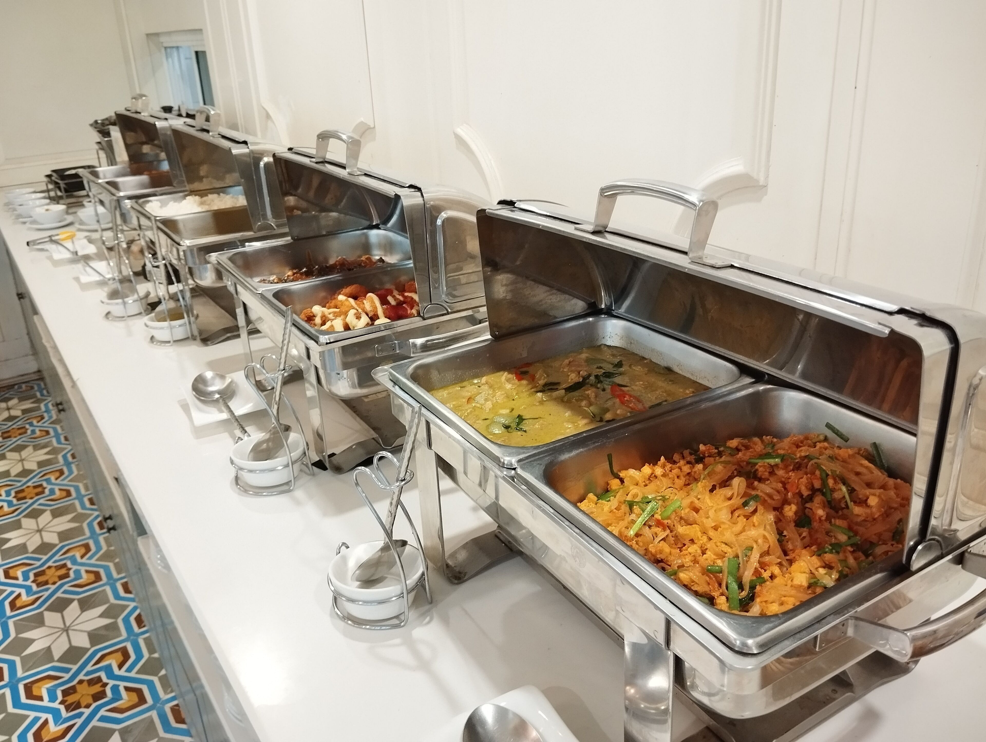 daily buffet breakfast (thb 250 per person)