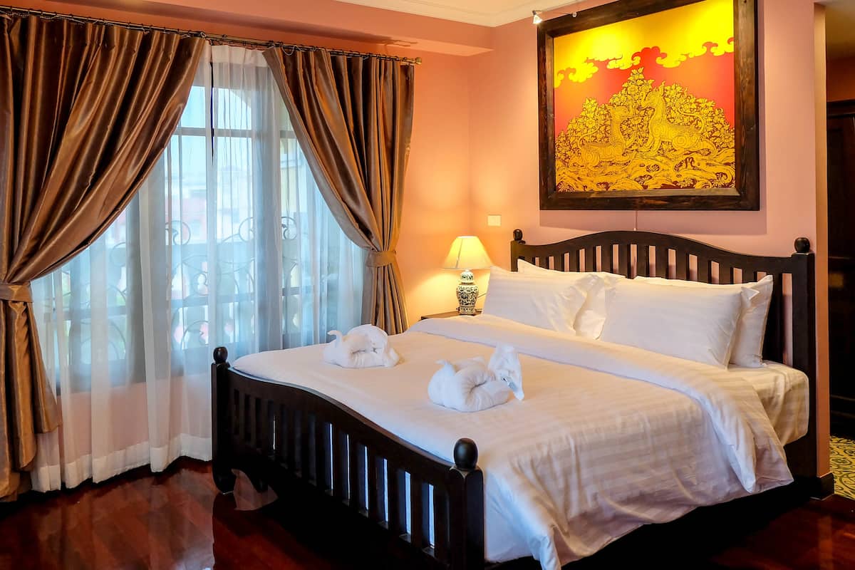 Traditional Double Room, 1 King Bed, Accessible, Non Smoking | Egyptian cotton sheets, premium bedding, memory-foam beds, minibar