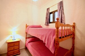 2 bedrooms, iron/ironing board, bed sheets