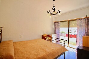 2 bedrooms, iron/ironing board, bed sheets