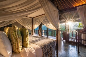 6 chambres, coffres-forts dans les chambres, bureau