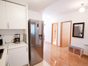 Kühlschrank, Mikrowelle, Ofen, Geschirrspüler