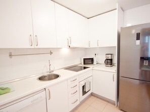 Refrigerador, microondas, horno y lavavajillas 