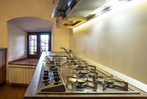 Fridge, microwave, oven, stovetop - Sun, history and views of Lake Iseo (Riva di Solto)