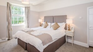 6 bedrooms, iron/ironing board, travel cot, free WiFi