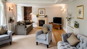 Smart TV, fireplace, ping pong, books