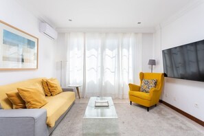 Smart TV - Rooms & Suites Terrace 3A, Arrecife, Lanzarote (Arrecife)