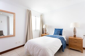 3 slaapkamers, een strijkplank/strijkijzer, wifi, beddengoed