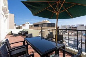 Outdoor dining - Rooms & Suites Terrace 3A, Arrecife, Lanzarote (Arrecife)