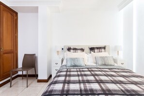 Desk, iron/ironing board, travel cot, WiFi - Rooms & Suites Terrace 3A, Arrecife, Lanzarote (Arrecife)