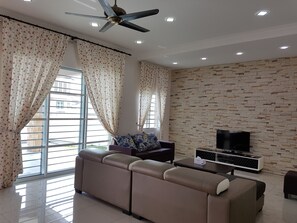 Familienhaus, Mehrere Betten, Nichtraucher | Wohnzimmer | LED-Fernseher, DVD-Player