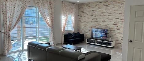 Nhà dành cho gia đình, nhiều giường, không hút thuốc | Khu phòng khách | TV LED, đầu đĩa DVD
