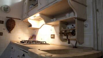 KĂŒhlschrank, Mikrowelle, GeschirrspĂŒler