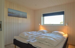 4 bedrooms, travel crib, free WiFi