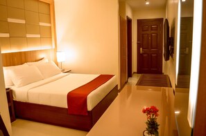 Premier Room | Minibar, desk, free WiFi, bed sheets - Hotel Veniz Session (Baguio)
