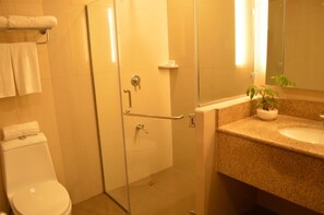 ฝักบัว, ของใช้ในห้องน้ำฟรี, ผ้าเช็ดตัว