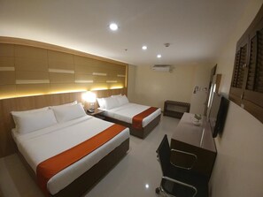 Superior Room | Minibar, desk, free WiFi, bed sheets - Hotel Veniz Session (Baguio)