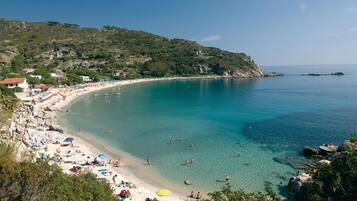 Una playa cerca