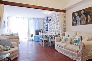 TV - Pino mono - Studio Apartment, Sleeps 4 (Marina di Campo)