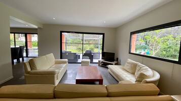 TV, DVD player, table tennis, stereo