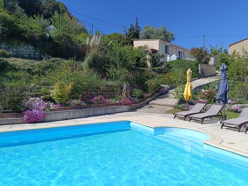 Villa with swimming pool, 18 kms from NICE with terrace, exceptional view 