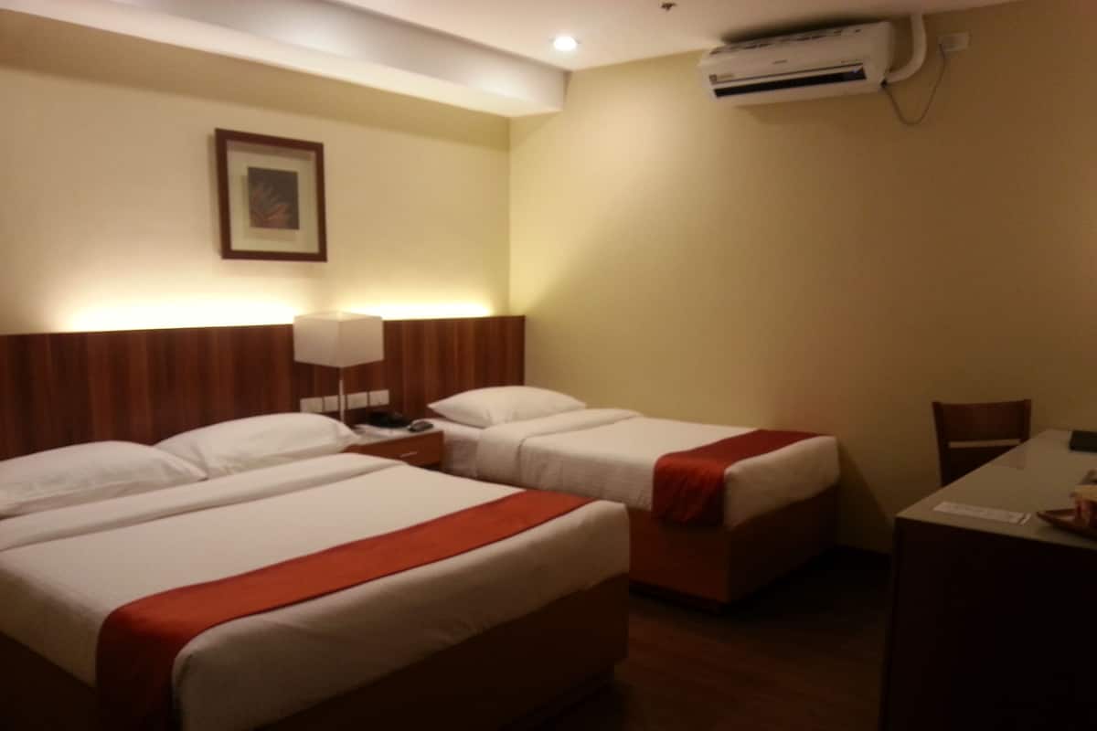 Superior Trio Room (NO VIEW) | Minibar, meja kerja, tempat tidur lipat/tambahan, dan Wi-Fi gratis