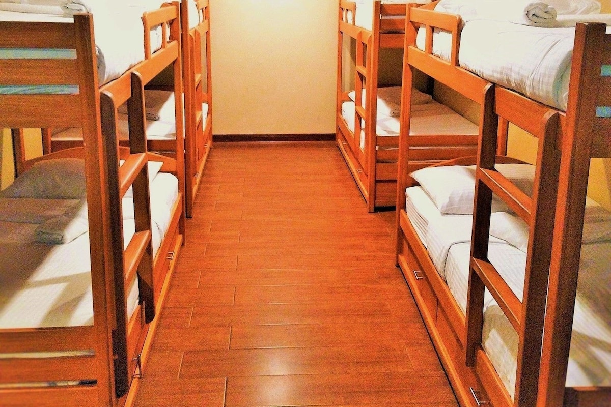 BARKADA 8 (NO VIEW) | Minibar, meja kerja, tempat tidur lipat/tambahan, dan Wi-Fi gratis