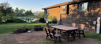 Family-friendly! Walking distance to food, shopping, rentals, boat landing.