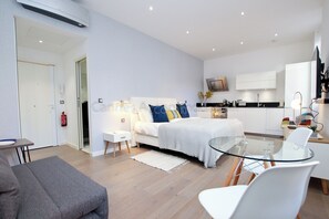Iron/ironing board, free WiFi, bed sheets
