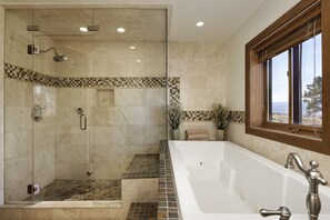 Tina, secadora de cabello, bidet, toallas
