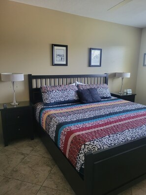 3 chambres, bureau, fer et planche à repasser, accès au Wi-Fi (inclus)