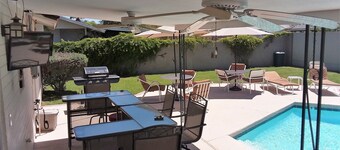 Pool House - 3-bdrm, 2 bath, Heated Pool, Walk to Asu