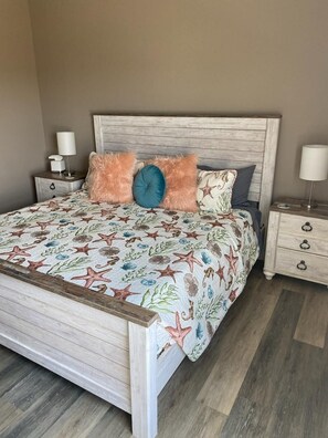 5 habitaciones, tabla de planchar con plancha y cuna de viaje 