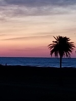 Beach nearby, sun loungers, beach towels