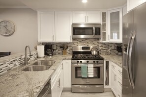 Fridge, microwave, oven, stovetop - Walk To Disneyland, Disneyland Rental Home 2. (Anaheim)