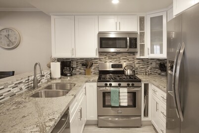 Walk To Disneyland, Disneyland Rental Home 2.