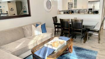 Smart TV, fireplace, Netflix, Hulu