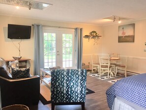 Iron/ironing board, free WiFi, bed sheets