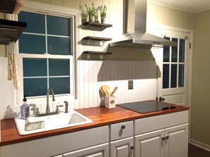 Fridge, microwave, stovetop, coffee/tea maker