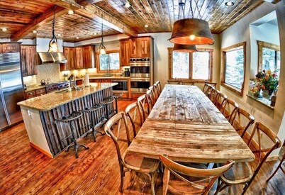 Spacious & Luxurious 8-Bedroom Retreat in Downtown Winter Park on Vasquez Creek
