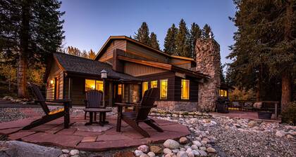 Creekside Luxury Retreat • 8BR • Walk to Shops, Dining & Shuttle • Sleeps 22